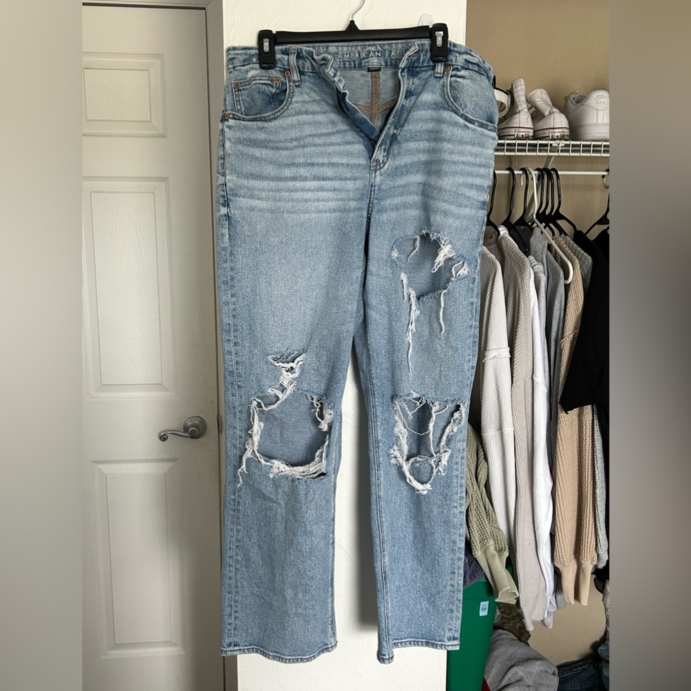ripped American eagle mom jeans
